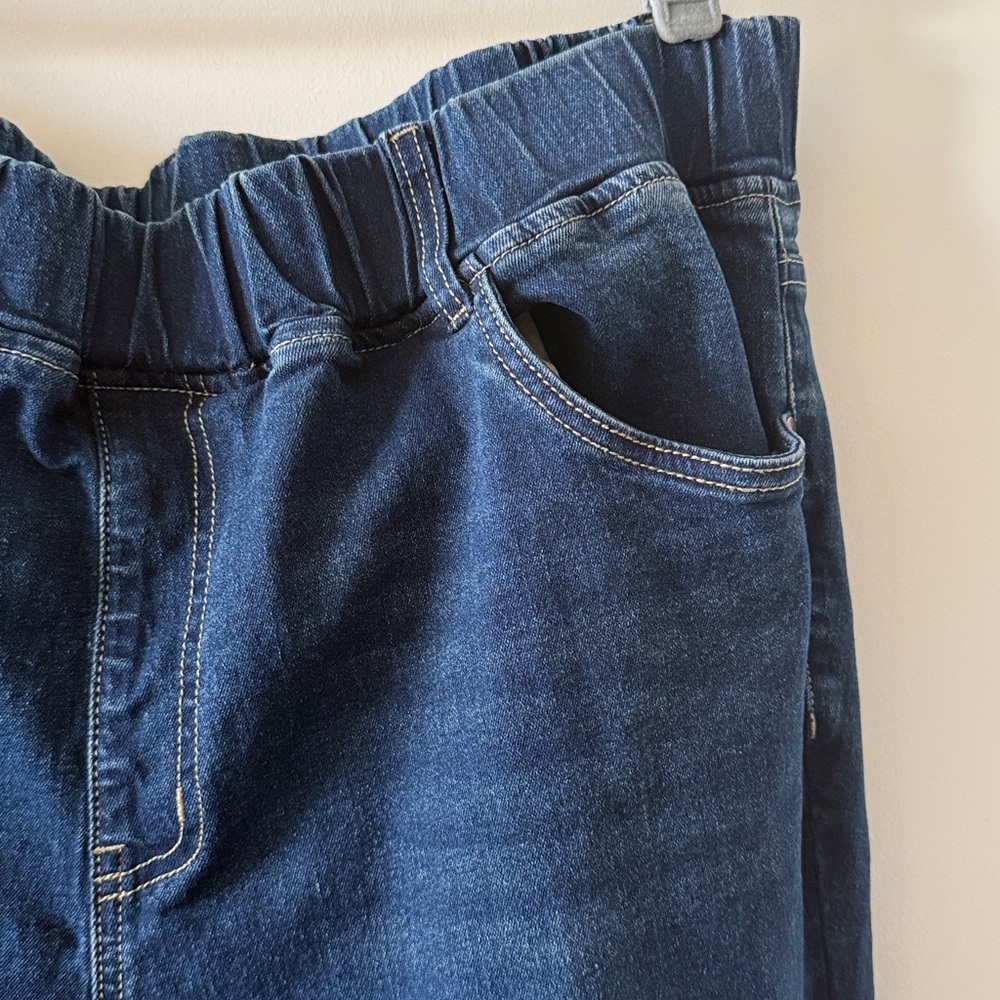 Like New BloomChic Pull-On Jeans - Picture 2 of 8